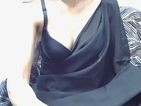 Snapshot of Qute_flora chatting on March 15, 5:41 pm Qute flora online show from March 15, 5:41 pm