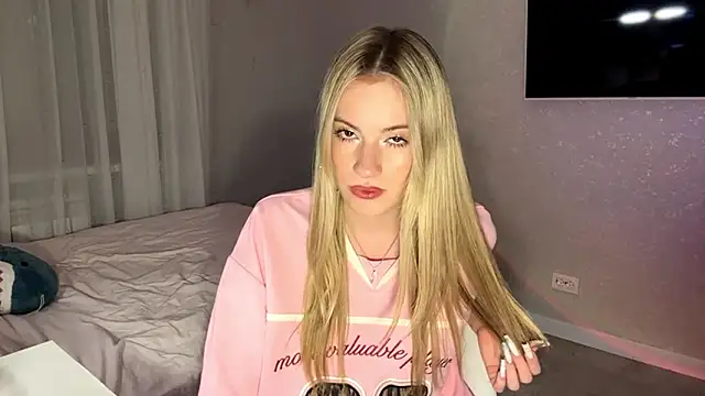 Snapshot of Between_Eeys chatting on February 2, 5:11 pm Between Eeys online show from February 2, 5:11 pm