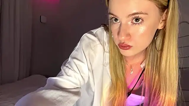 Snapshot of Between_Eeys chatting on February 11, 3:39 pm Between Eeys online show from February 11, 3:39 pm