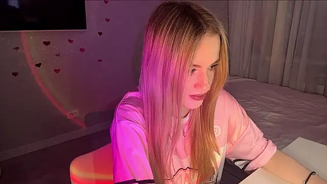 Snapshot of Between_Eeys chatting on February 25, 3:10 pm Between Eeys online show from February 25, 3:10 pm