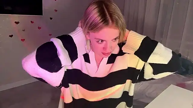 Snapshot of Between_Eeys chatting on February 26, 3:11 pm Between Eeys online show from February 26, 3:11 pm