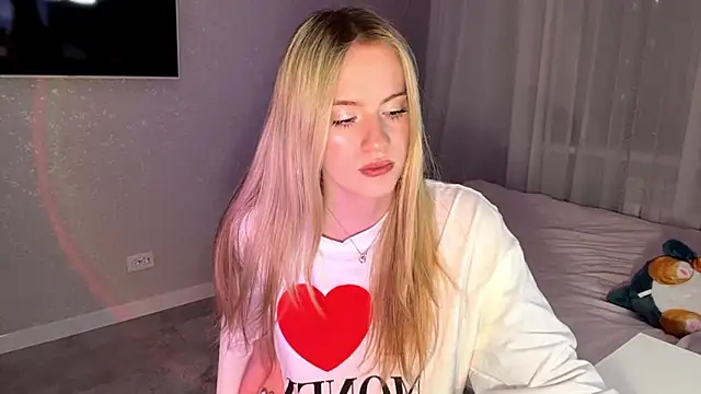 Snapshot of Between_Eeys chatting on March 1, 3:47 pm Between Eeys online show from March 1, 3:47 pm