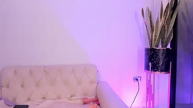 Snapshot of liorah_wolf chatting on February 25, 8:40 pm liorah wolf online show from February 25, 8:40 pm