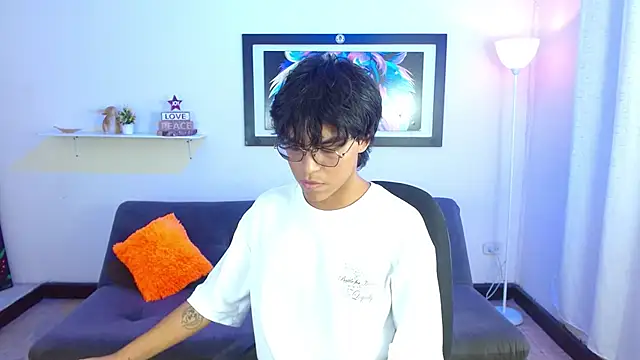 Snapshot of Maecum18 chatting on February 10, 9:52 pm Maecum18 online show from February 10, 9:52 pm