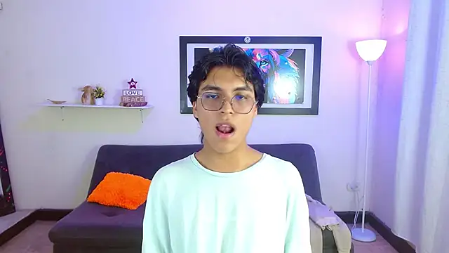 Snapshot of Maecum18 chatting on February 16, 8:38 pm Maecum18 online show from February 16, 8:38 pm