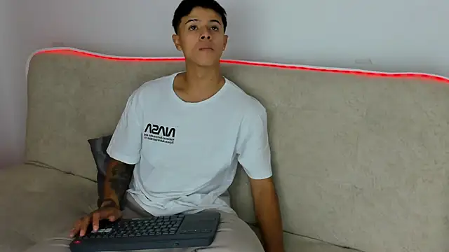  Alex Colton online show from July 6, 9:50 pm