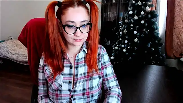 Snapshot of SimplyDivine chatting on February 5, 9:36 am SimplyDivine online show from February 5, 9:36 am