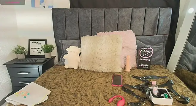 Snapshot of Petite_pepper chatting on February 26, 7:46 pm Petite pepper online show from February 26, 7:46 pm