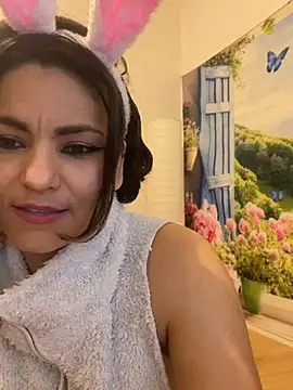 eva luz online show from April 4, 8:50 pm