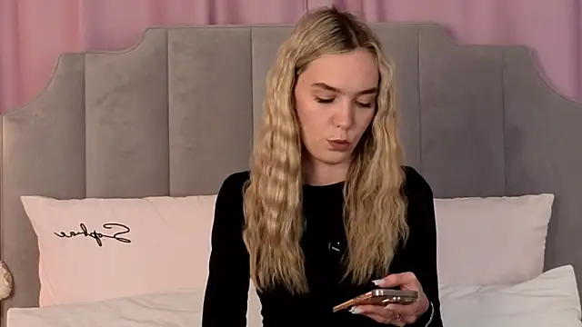 Snapshot of NikkiRyx chatting on June 27, 4:01 pm NikkiRyx online show from June 27, 4:01 pm