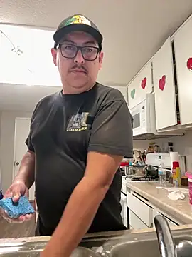 Snapshot of Skizm1986 chatting on February 10, 5:50 pm Skizm1986 online show from February 10, 5:50 pm