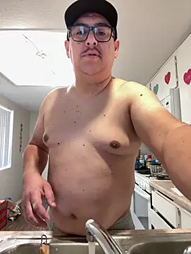 Snapshot of Skizm1986 chatting on February 12, 5:41 pm Skizm1986 online show from February 12, 5:41 pm