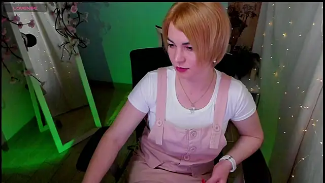 CuttieEmma online show from May 6, 7:35 am