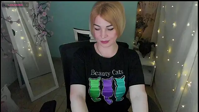 CuttieEmma online show from May 7, 12:54 pm