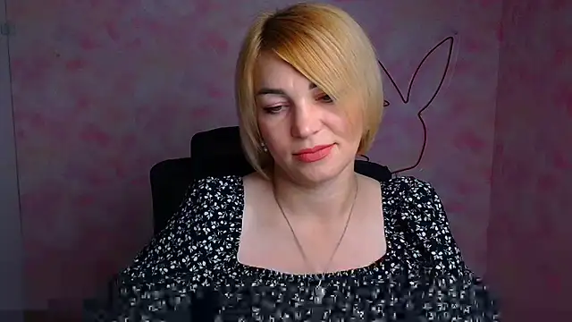Snapshot of CuttieEmma chatting on June 22, 5:48 am CuttieEmma online show from June 22, 5:48 am