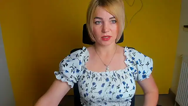 Snapshot of CuttieEmma chatting on July 23, 12:25 pm CuttieEmma online show from July 23, 12:25 pm