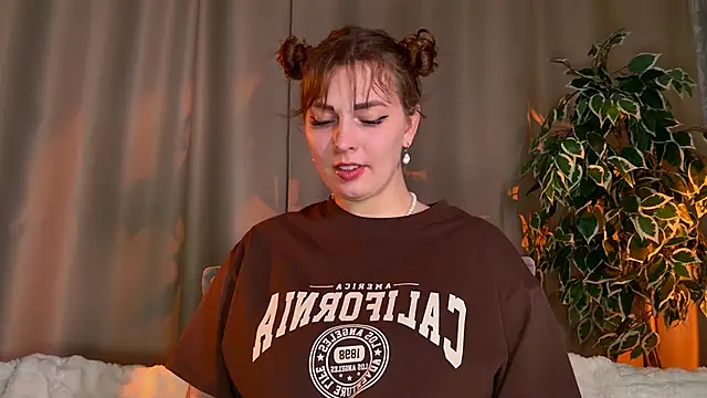licklissy online show from June 15, 1:02 pm