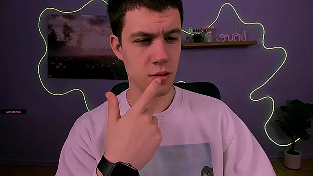 neo raze online show from April 17, 6:44 pm