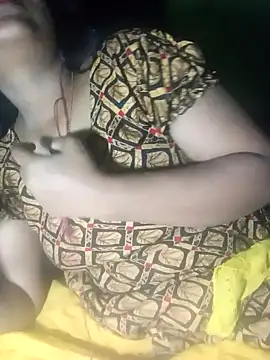 Romantic-Couple999 online show from March 24, 4:45 pm