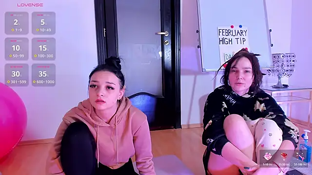 Snapshot of Peanaughty chatting on February 28, 10:05 am Peanaughty online show from February 28, 10:05 am