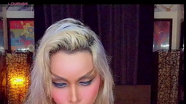 Snapshot of SeductiveSamanthaTS chatting on July 15, 8:25 pm SeductiveSamanthaTS online show from July 15, 8:25 pm