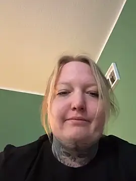 Lolaaxxx13 online show from May 16, 6:28 pm