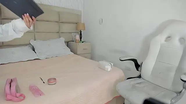 Snapshot of GemmaBrown chatting on February 21, 12:39 pm GemmaBrown online show from February 21, 12:39 pm