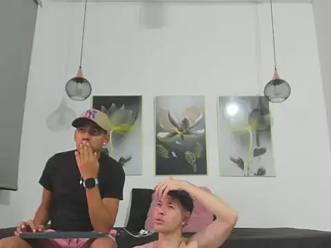 Snapshot of Red_Diamond_Guys chatting on February 1, 10:30 pm Red Diamond Guys online show from February 1, 10:30 pm