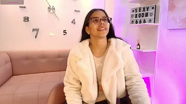 Snapshot of Luna_Millers chatting on February 11, 3:33 am Luna Millers online show from February 11, 3:33 am