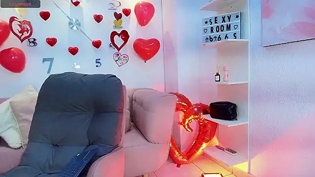 Snapshot of Luna_Millers chatting on February 22, 12:58 pm Luna Millers online show from February 22, 12:58 pm