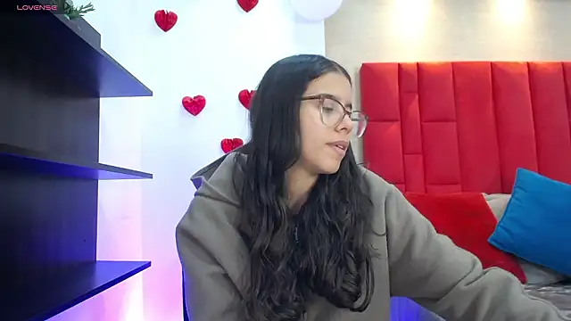 Snapshot of Luna_Millers chatting on March 1, 4:14 am Luna Millers online show from March 1, 4:14 am