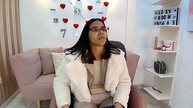 Snapshot of Luna_Millers chatting on March 4, 3:56 am Luna Millers online show from March 4, 3:56 am