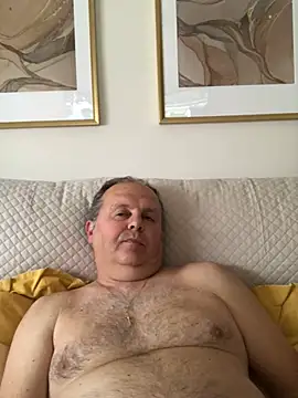 Snapshot of YachtCaptain10 chatting on February 9, 11:14 am YachtCaptain10 online show from February 9, 11:14 am