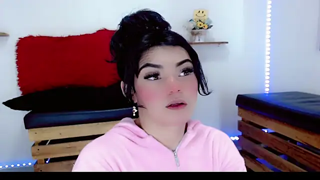 NathalialLooes online show from March 16, 4:18 am