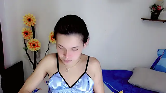 Snapshot of NathalialLooes chatting on June 19, 8:23 pm NathalialLooes online show from June 19, 8:23 pm