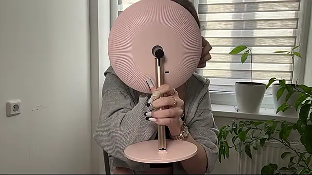 Sarahsolara online show from February 28, 2:07 pm