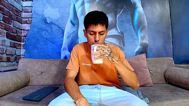 Aron pulse online show from March 20, 8:03 pm