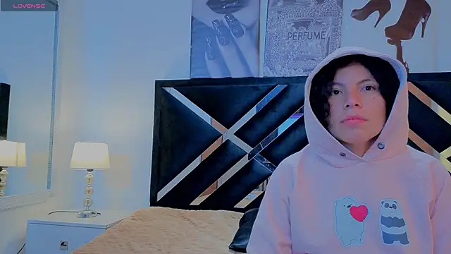 Zoe-yanin online show from April 14, 6:58 pm