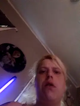 Snapshot of Shirley0810 chatting on April 14, 4:46 pm Shirley0810 online show from April 14, 4:46 pm