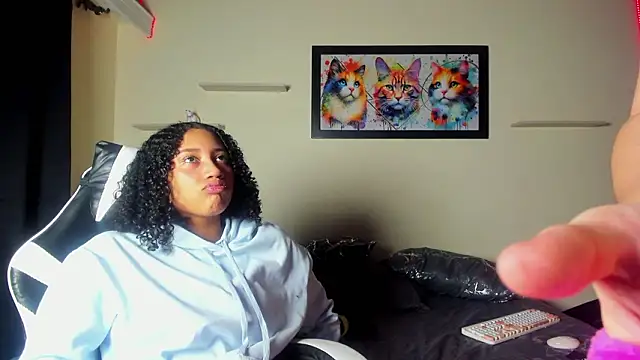 Snapshot of meredit_cris23 chatting on February 7, 5:55 am meredit cris23 online show from February 7, 5:55 am