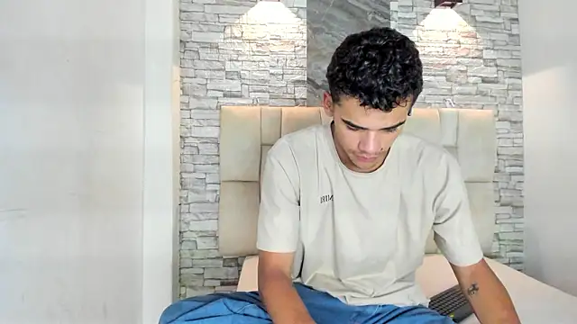 Snapshot of samuel_wyatt chatting on March 4, 12:44 pm samuel wyatt online show from March 4, 12:44 pm