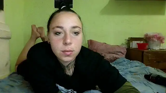MillaSourety online show from July 18, 9:18 pm