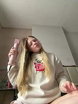 Snapshot of Paige_love chatting on March 16, 10:41 am Paige love online show from March 16, 10:41 am