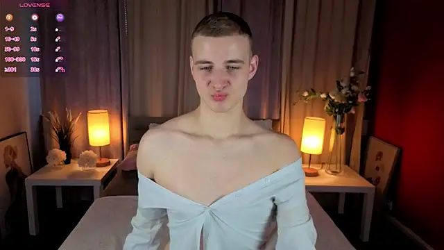 Snapshot of HereAlexColee chatting on February 3, 2:22 pm HereAlexColee online show from February 3, 2:22 pm