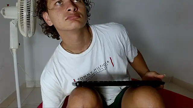 arielnoir6958 online show from March 28, 9:03 pm