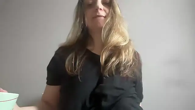 Snapshot of ShyFlameLive chatting on April 26, 12:47 pm ShyFlameLive online show from April 26, 12:47 pm