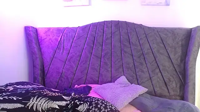 Snapshot of Iris_bloom69 chatting on March 3, 12:33 pm Iris bloom69 online show from March 3, 12:33 pm