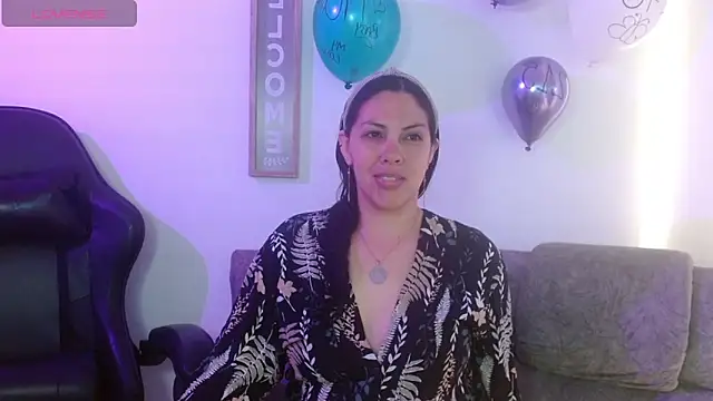 Iris bloom69 online show from April 18, 12:42 pm