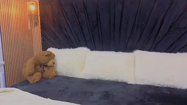 Amber-Horney online show from April 8, 2:39 pm