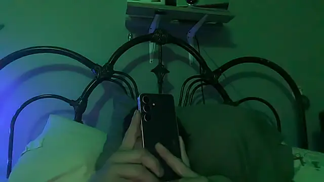 Snapshot of TrndSettr chatting on July 13, 8:50 am TrndSettr online show from July 13, 8:50 am